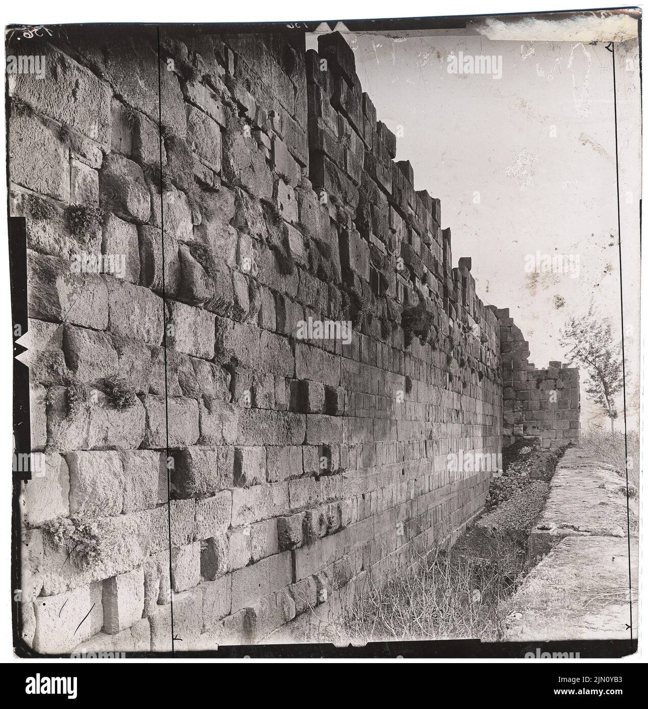 Medieval walls city in Cut Out Stock Images & Pictures - Alamy
