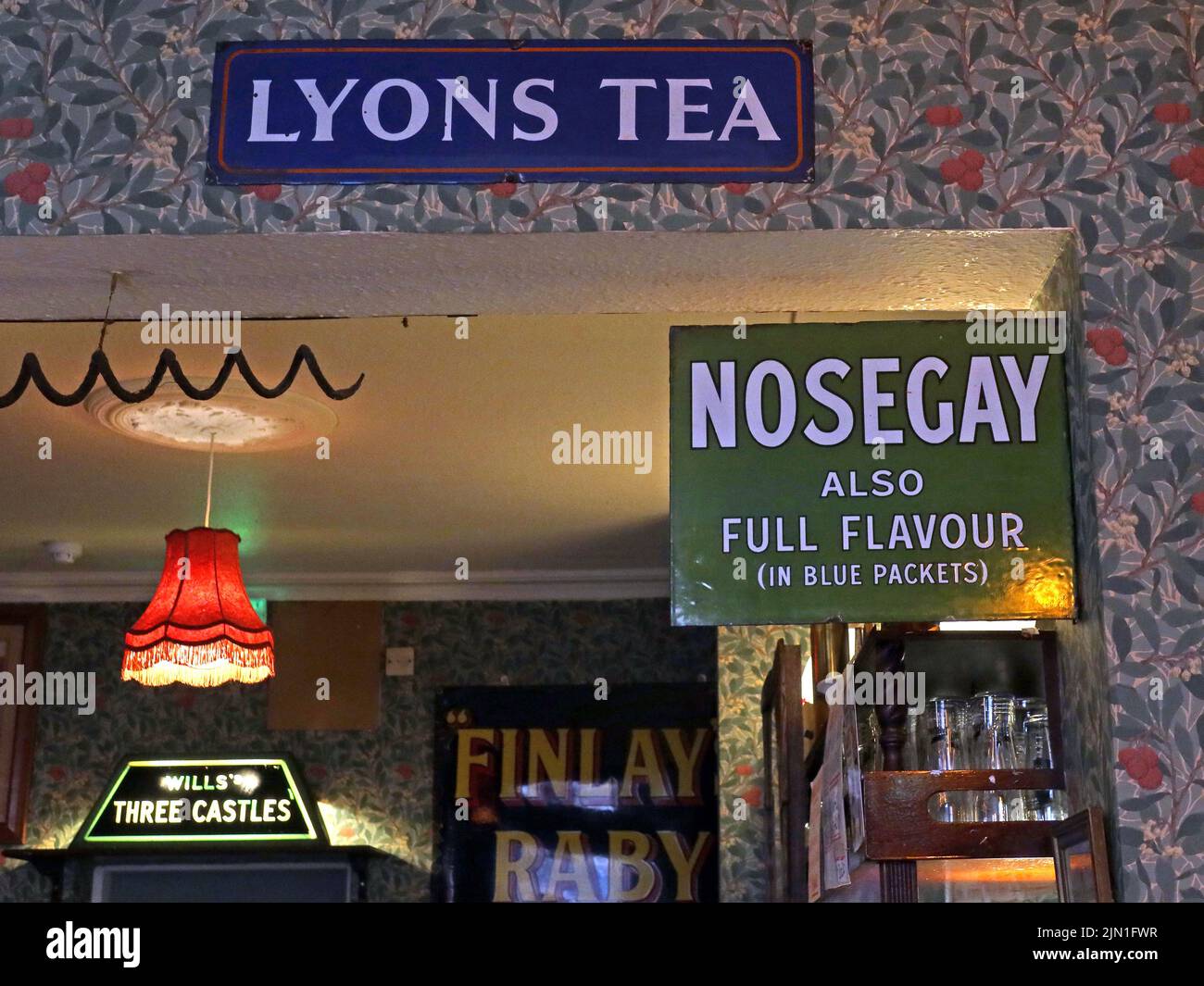 Adverts for Lyons Tea, Nosegay also full flavour, Wills, Interior of The Albion Inn, Volunteer St / Park St, Chester, Cheshire, England, UK, CH1 1RN Stock Photo