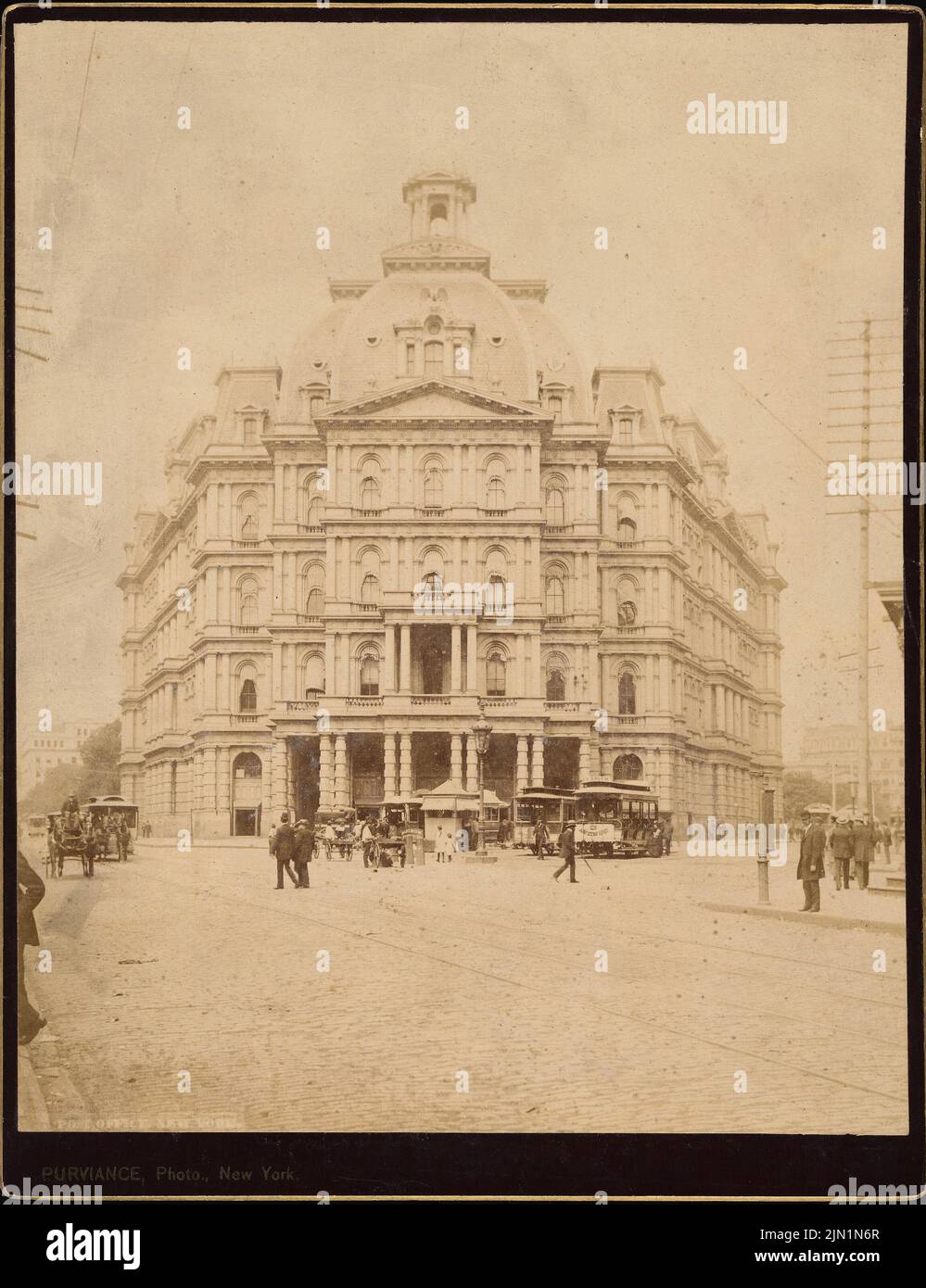 Mulett Alfred B. (1834-1890), Old Post Office, New York (1878): View. Photo on cardboard, 22.9 x 17.6 cm (including scan edges) Mullett Alfred B.  (1834-1890): Old Post Office, New York Stock Photo