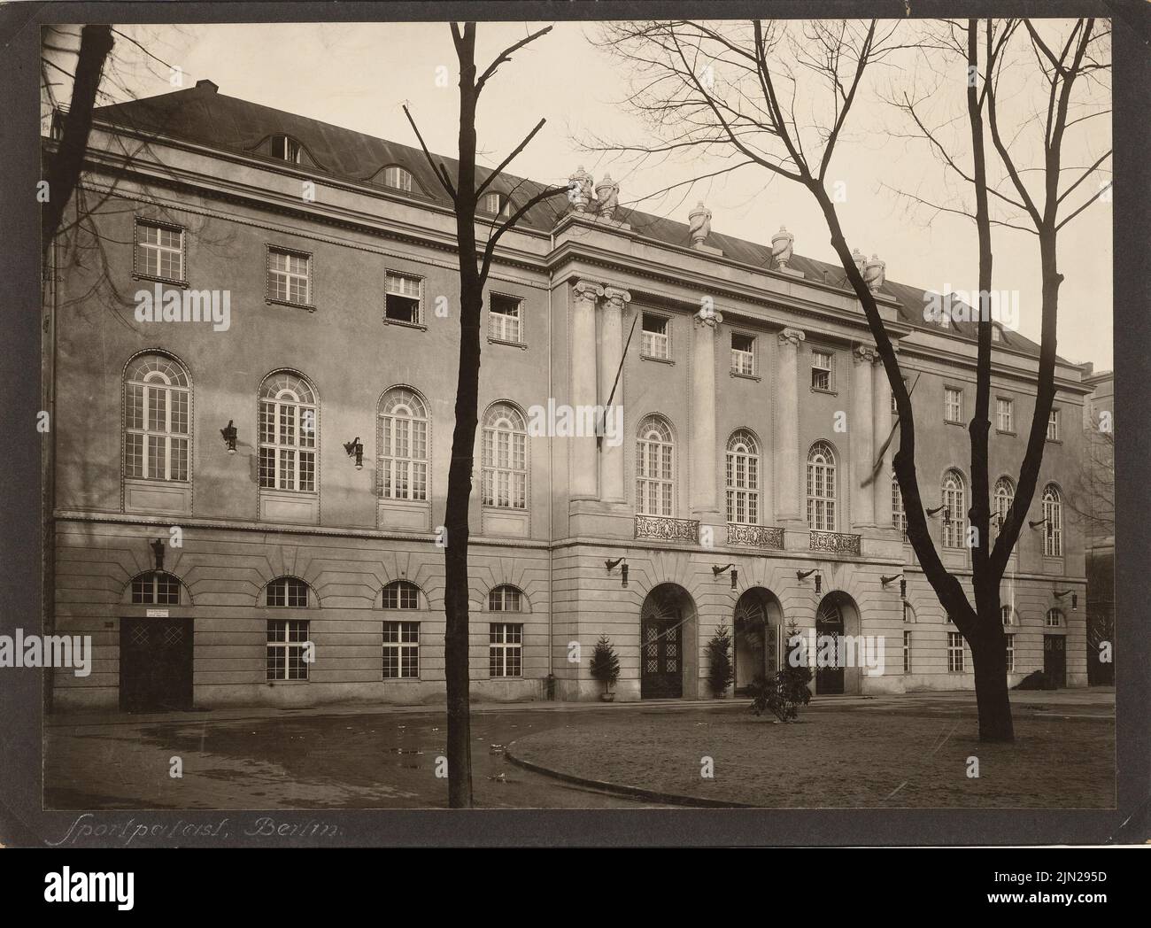 Dernburg Hermann (1868-1935), Sportpalast, Berlin: View. Photo on cardboard, 29.8 x 40.4 cm (including scan edges) Stock Photo