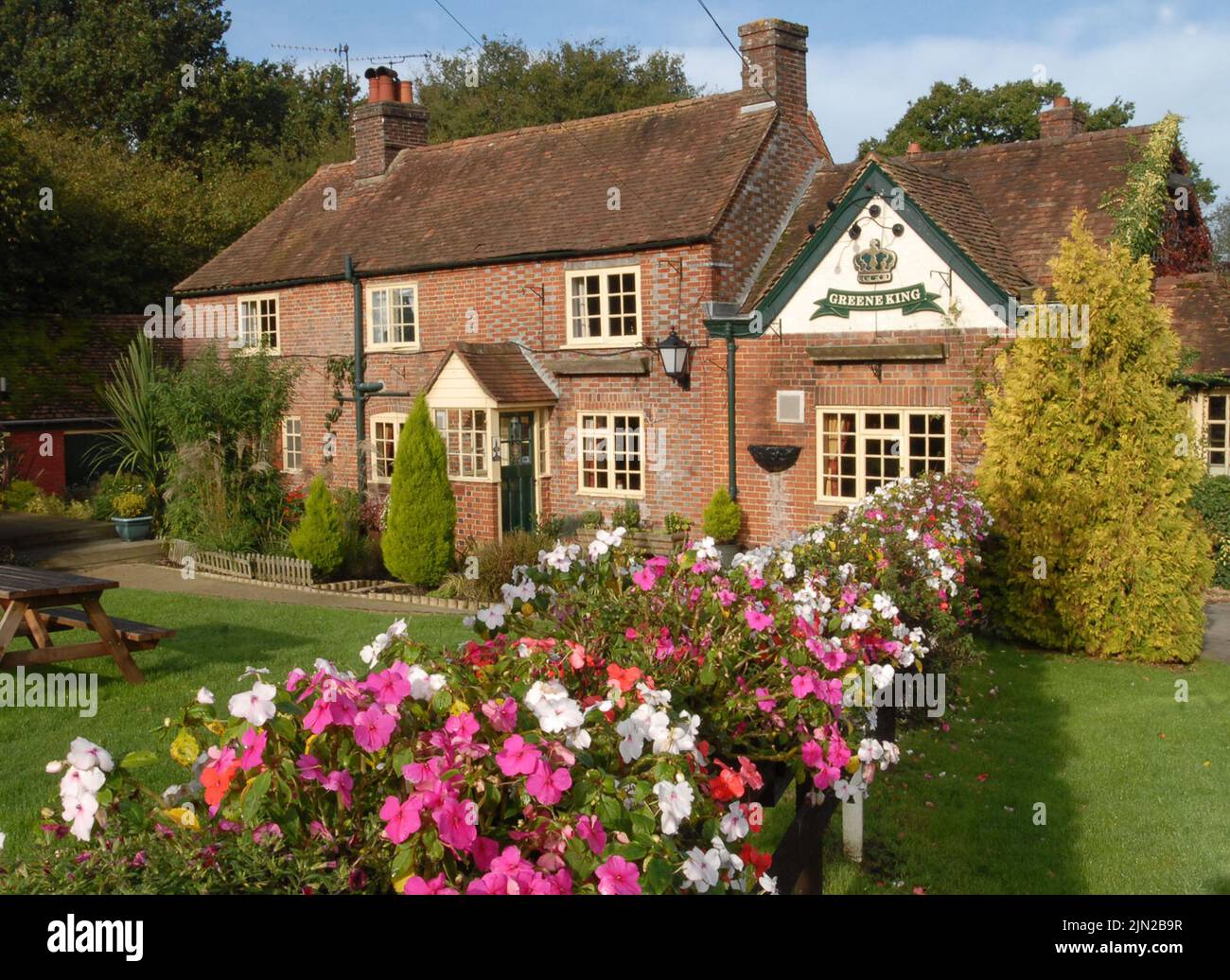 november flowers the black dog pub at waltham, hants is still a blaze of colour pic mike