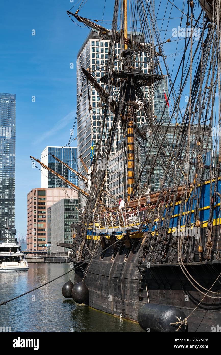 Swedish tall ship Gotheborg (Götheborg of Sweden) coming in to berth at Thames Quay in the South Dock of Canary Wharf in August 2022. Stock Photo