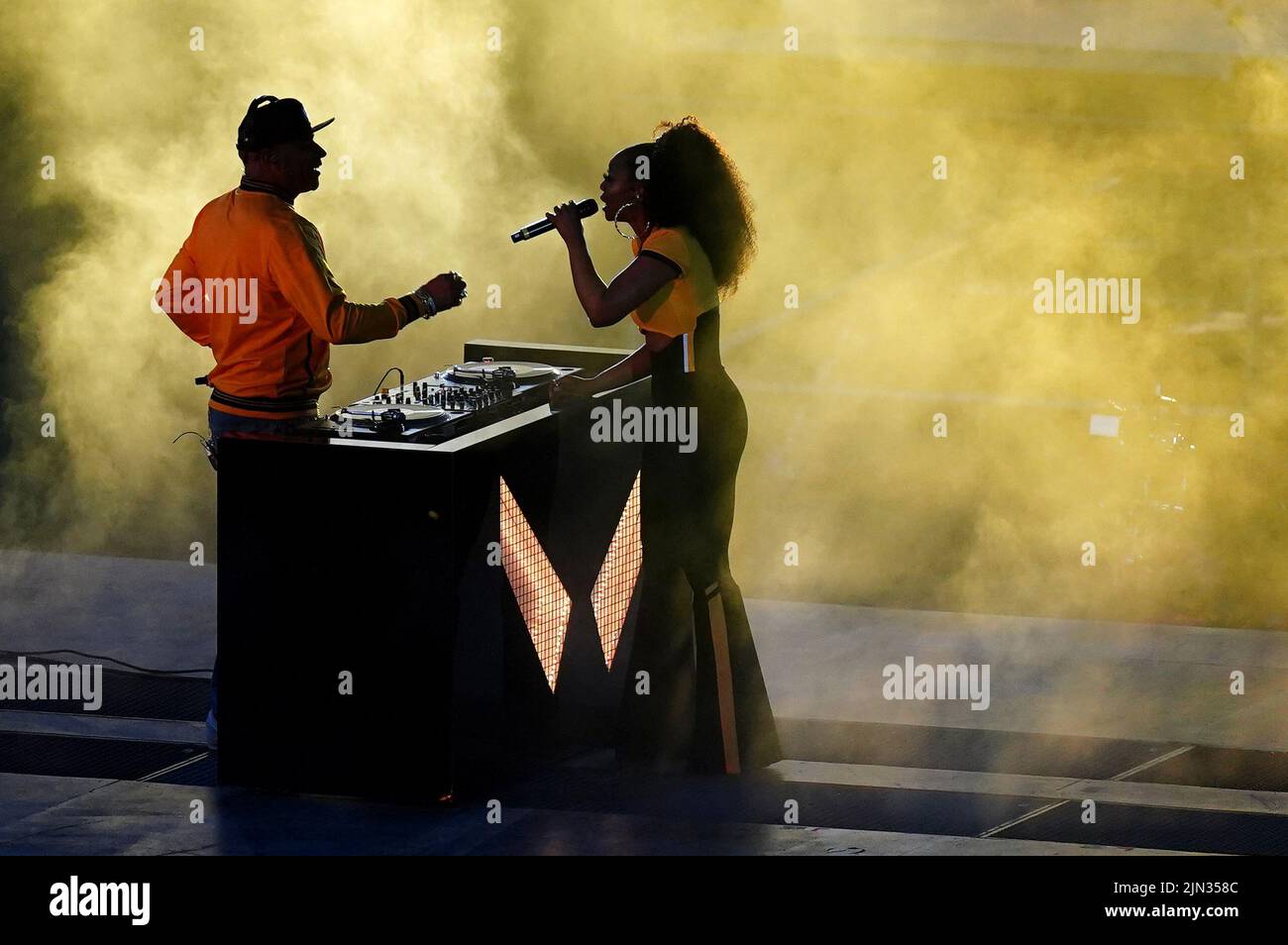 Goldie and Beverley Knight perform on stage during the Closing Ceremony for the 2022 Commonwealth Games at the Alexander Stadium in Birmingham. Picture date: Monday August 8, 2022. Stock Photo