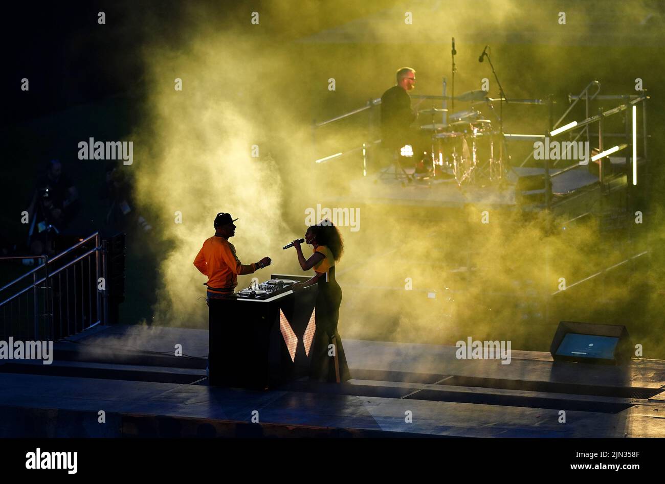 Goldie and Beverley Knight perform on stage during the Closing Ceremony for the 2022 Commonwealth Games at the Alexander Stadium in Birmingham. Picture date: Monday August 8, 2022. Stock Photo