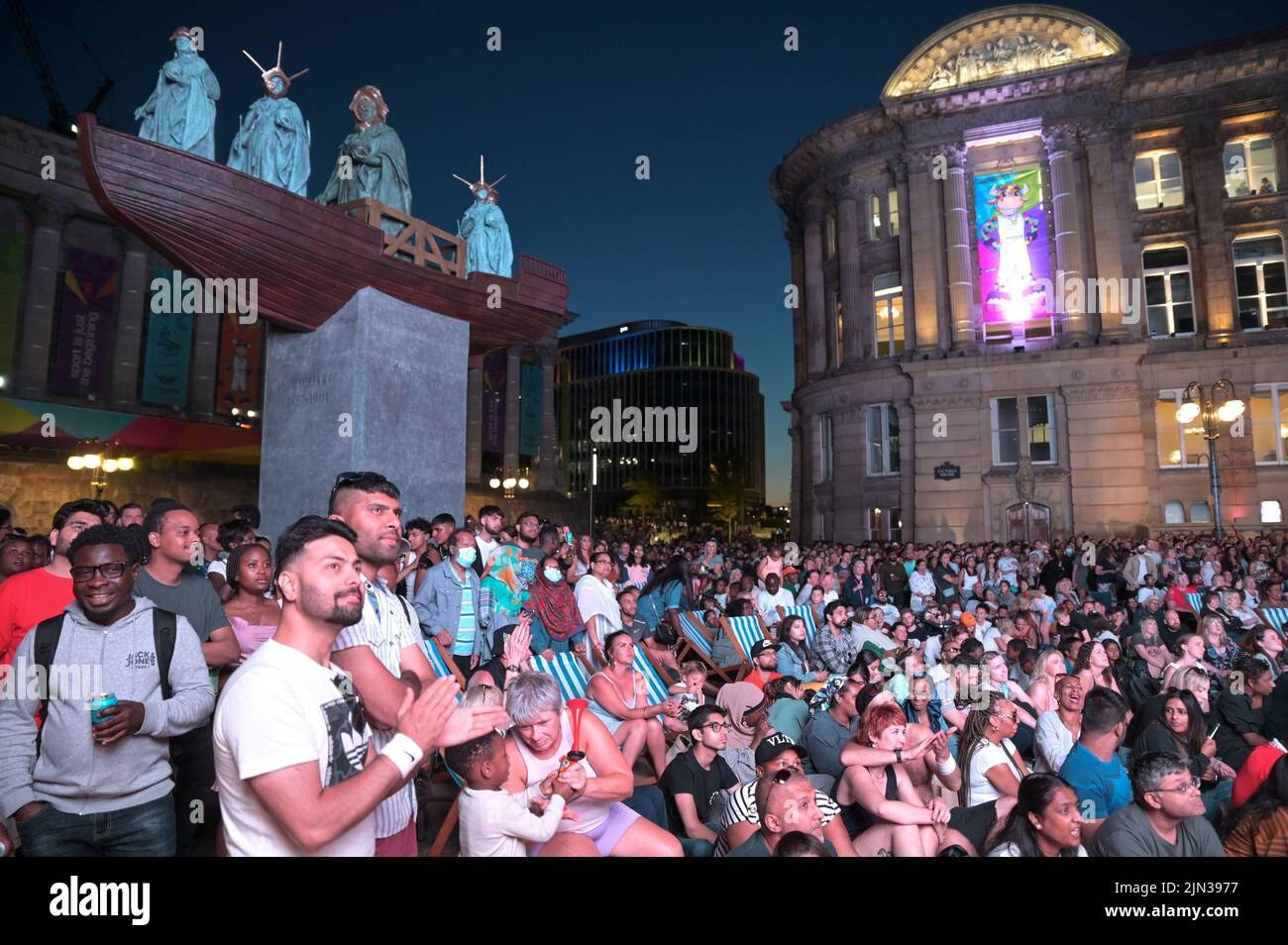 Victoria Square, Birmingham, England, August 8th 2022. - A boy waves a union flag as thousands of spectators crammed in to Victoria Square in Birmingham to watch the closing ceremony of the 2022 Commonwealth Games. Pic by Credit: Sam Holiday/Alamy Live Newsr Stock Photo