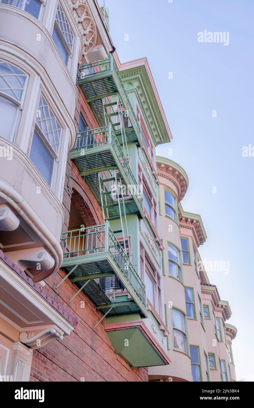 Low angle view of victorian apartment buildings in San Francisco, CA ...
