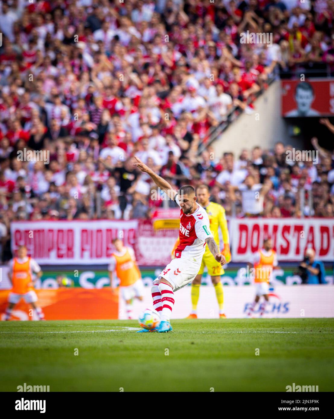 Julian Chabot (Köln) 1. FC Köln - FC Schalke 04 07.08.2022, Fussball; Saison 2022/23  Foto: Moritz Müller  Copyright (nur für journalistische Zwecke) Stock Photo
