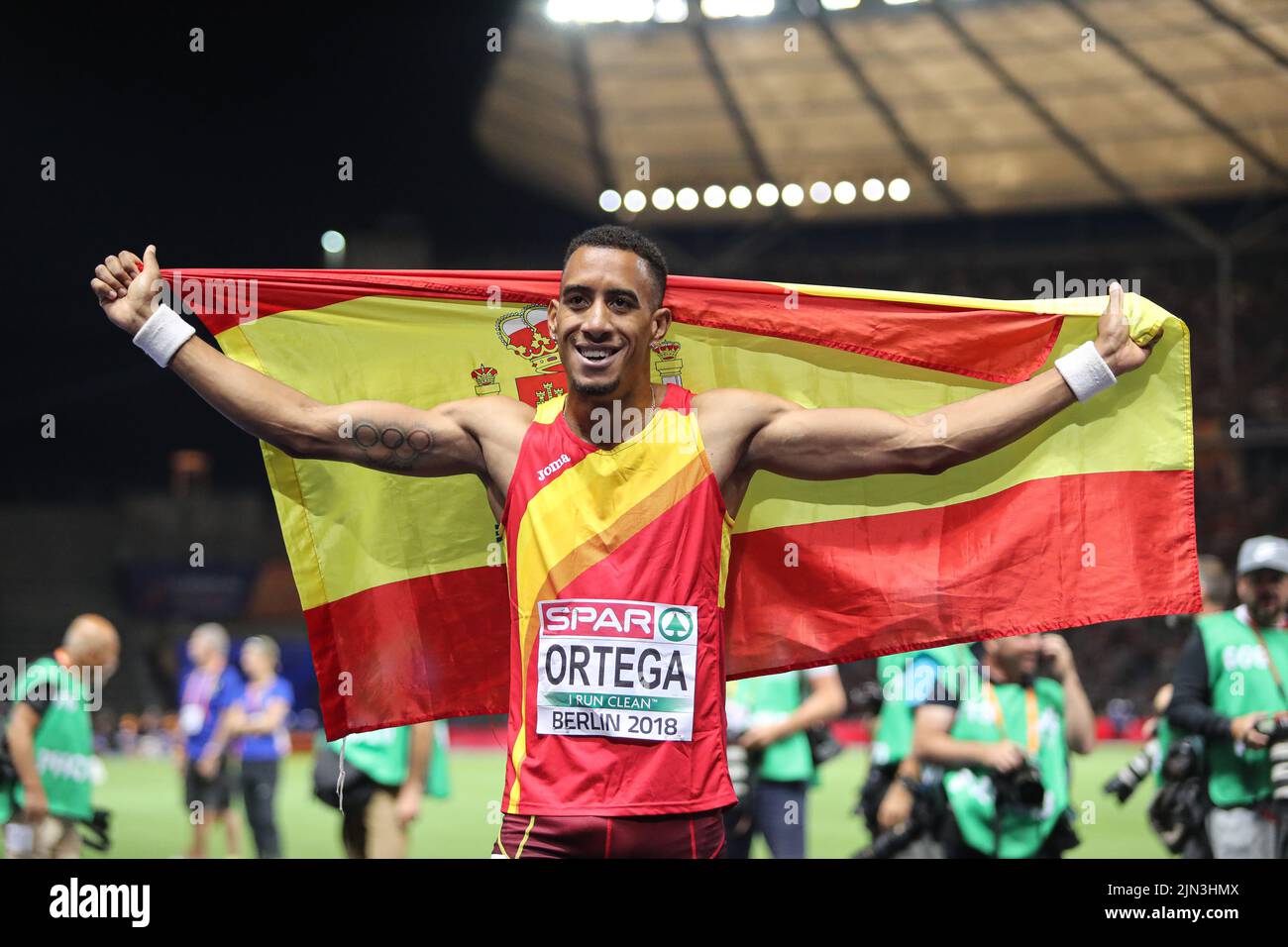 Orlando Ortega with the flag of his country at the European Athletics