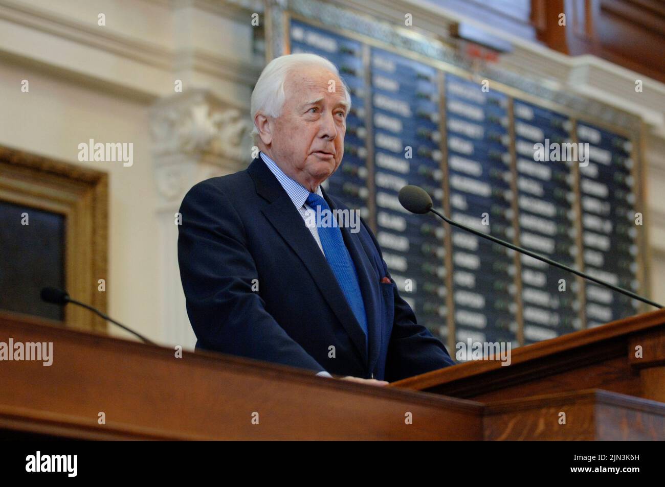 Author DAVID MCCULLOUGH, two-time Pulitzer Prize and National Book Award winner, whose best-selling biographies of Harry Truman and John Adams made him one of America’s most popular and acclaimed historians, died on Aug. 7, 2022, at age 89. McCullough, who won the prizes for biographies on Truman (1992) and Adams (2001), is pictured speaking at the Texas Capitol when he was a featured author at the 2005 Texas Book Festival in Austin. ©Bob Daemmrich Stock Photo