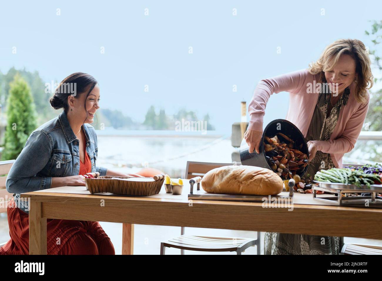 A SPLASH OF LOVE, from left: Juliana Wimbles, Laura Soltis, (aired July 30, 2022). photo: ©Hallmark Channel / Courtesy Everett Collection Stock Photo