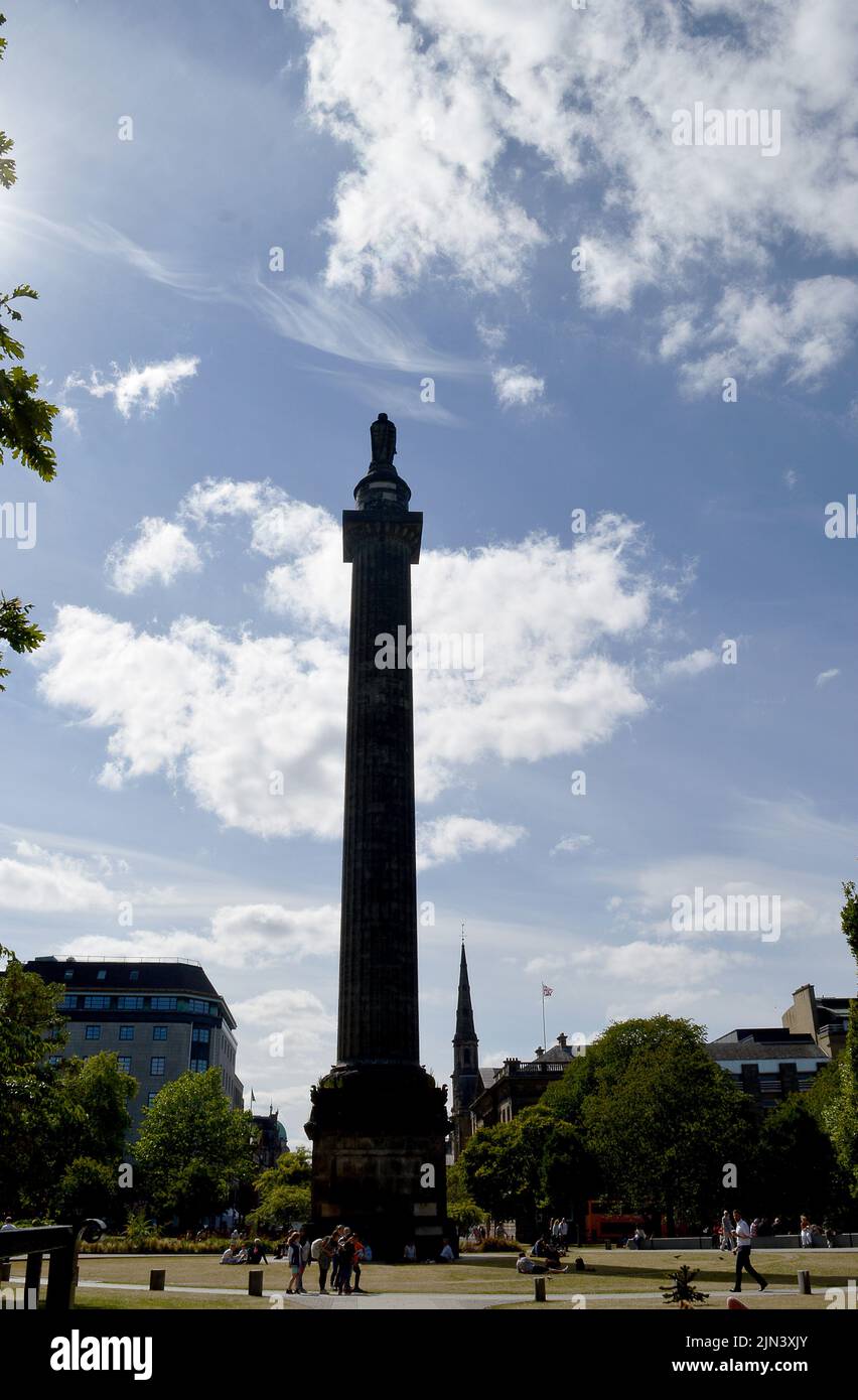 EDINBURGH, SCOTLAND - 1 AUGUST 2022: The now controversial figure of Henry Dundas, Viscount Melville, looms over the gardens in St Andrew Square Stock Photo