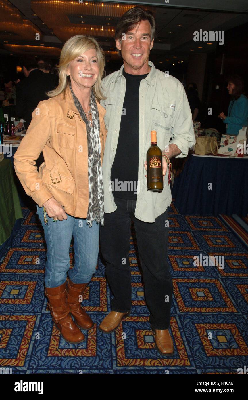 Manhattan, United States Of America. 31st Dec, 2004. NEW YORK - APRIL 01: (L-R) Olivia Newton-John and husband John Easterling attend the Celebrity Connections & Good Causes media event at New York Marriott Marquis on April 1, 2009 in New York City. People; Olivia Newton-John, John Easterling Credit: Storms Media Group/Alamy Live News Stock Photo