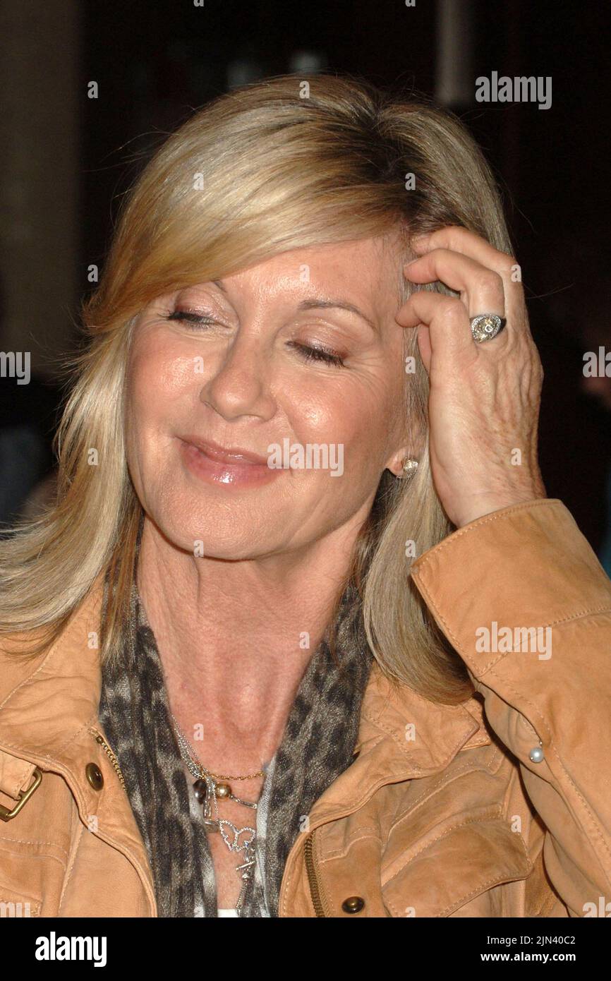 Manhattan, United States Of America. 31st Dec, 2004. NEW YORK - APRIL 01: (L-R) Olivia Newton-John and husband John Easterling attend the Celebrity Connections & Good Causes media event at New York Marriott Marquis on April 1, 2009 in New York City. People; Olivia Newton-John Credit: Storms Media Group/Alamy Live News Stock Photo
