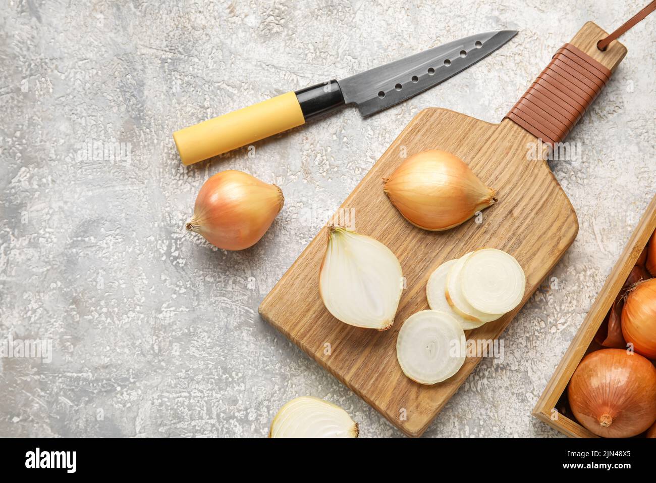 Wooden board with fresh onion and knife on grunge background Stock ...