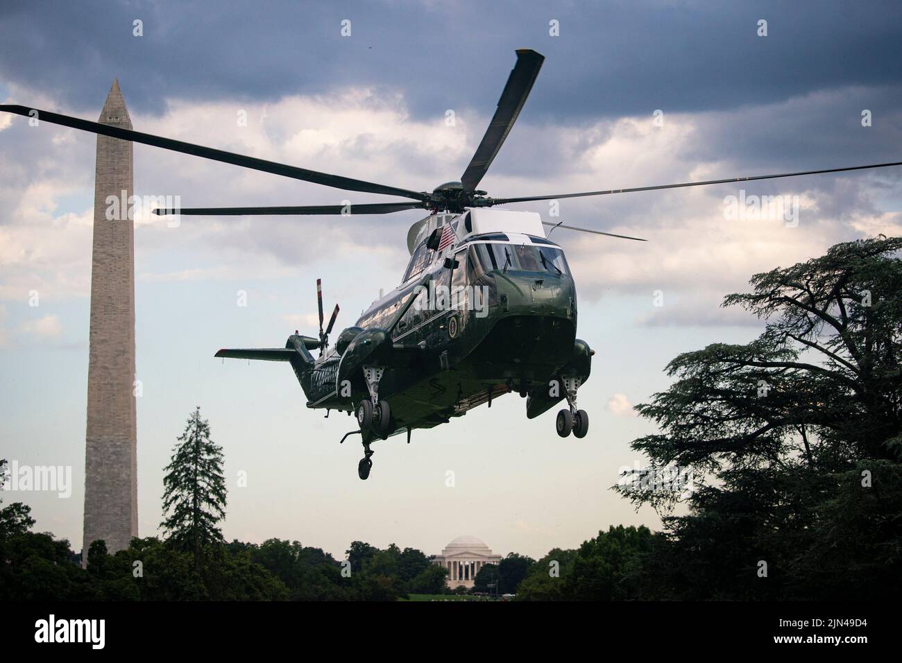 Washington, DC, USA. 8th Aug, 2022. Marine One, with United States President Joe Biden aboard, lands on the South Lawn of the White House in Washington, DC, US, on Monday, Aug. 8, 2022. Biden resumed official travel today for the first time since his bout with Covid-19, traveling to Kentucky to show federal support for the state's recovery from historic flooding and to console survivors of the devastation. Credit: Al Drago/Pool via CNP/dpa/Alamy Live News Stock Photo