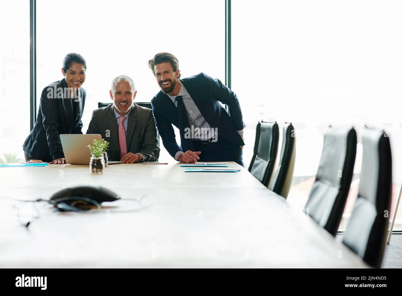 Group of happy corporate businesspeople planning ideas. Executives leading brief with multiple colleagues, communicating and interacting in office Stock Photo