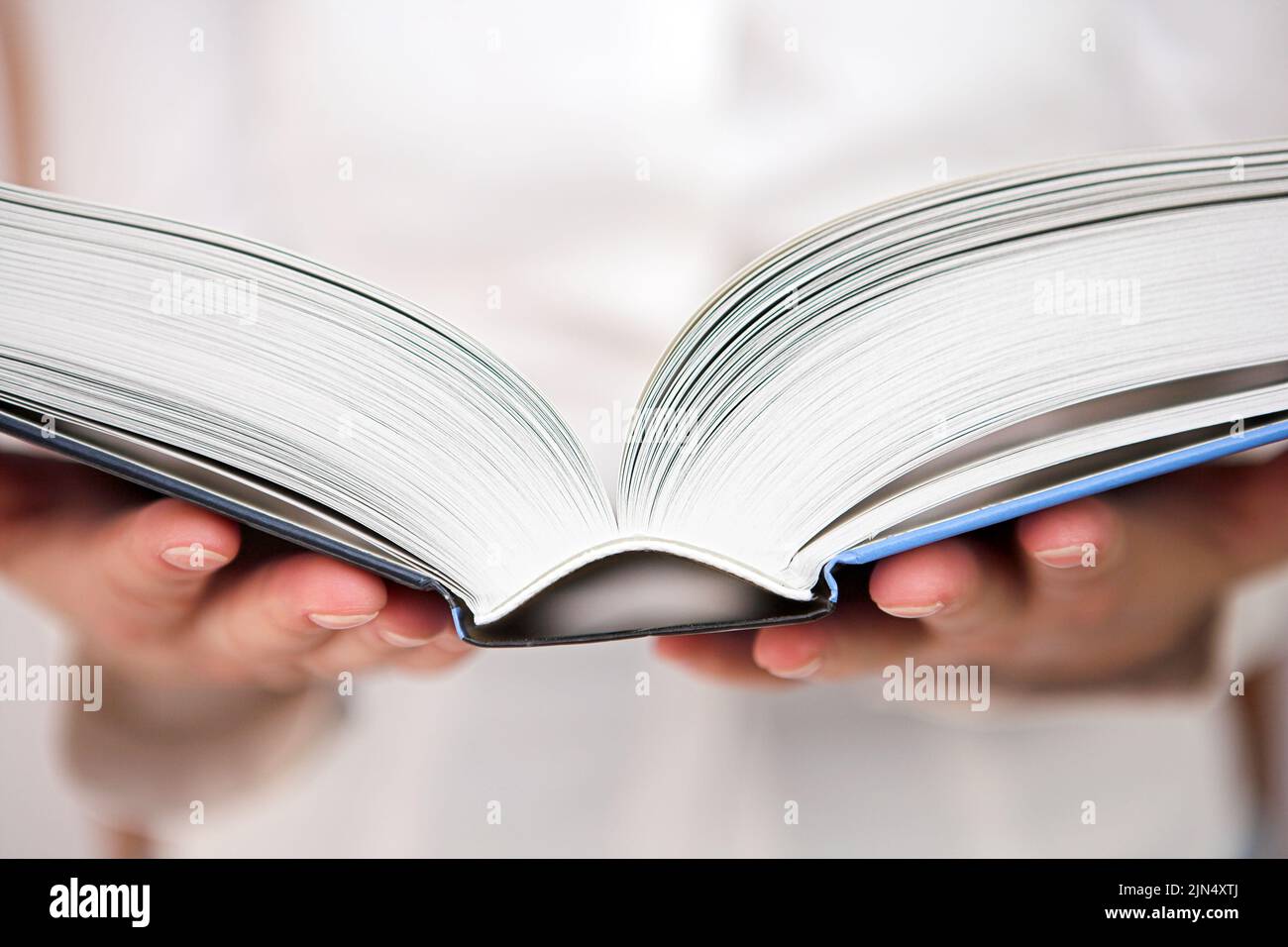Shallow Reading Book being read hi-res stock photography and images - Alamy