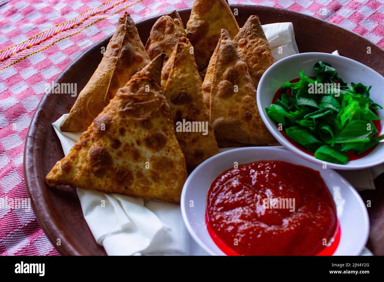 Samosa, samsa or somsa are triangular fried pastries or pastri served ...