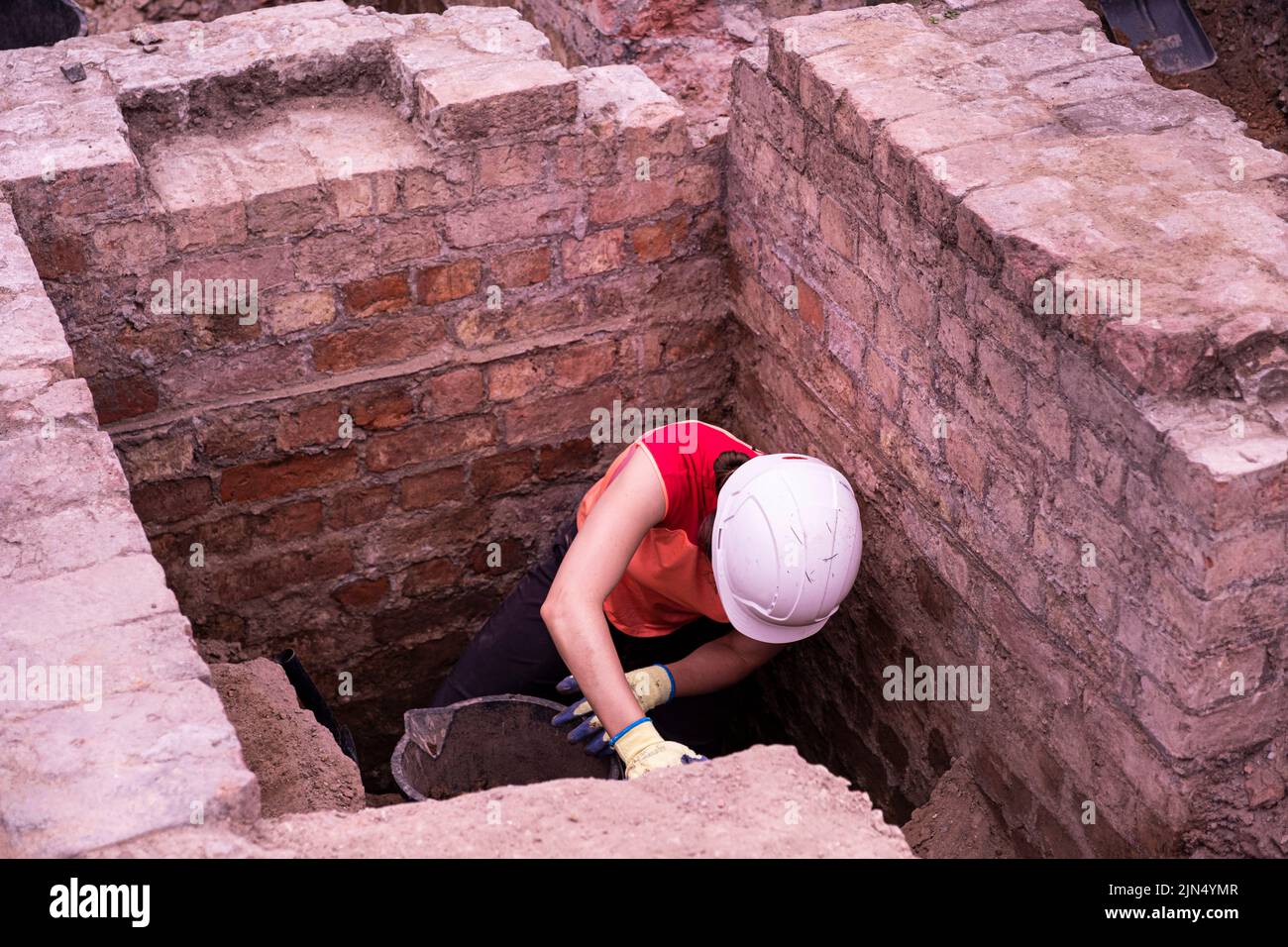 Archaeologists on a dig in Liverpool Stock Photo