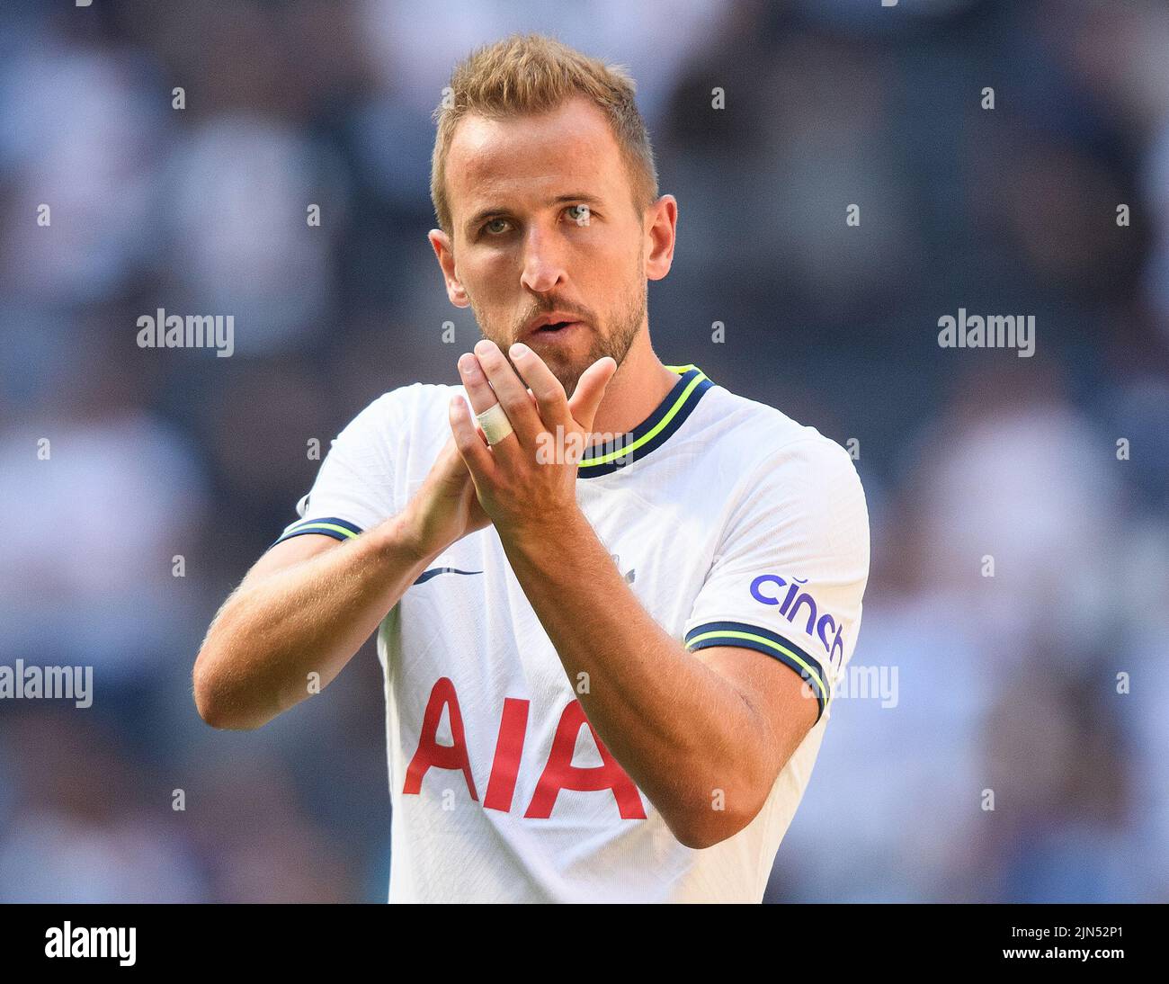 06 Aug 2022 - Tottenham Hotspur v Southampton - Premier League - Tottenham Hotspur Stadium  Tottenham's Harry Kane applauds the home fans after the match against Southampton Picture Credit : © Mark Pain / Alamy Live News Stock Photo