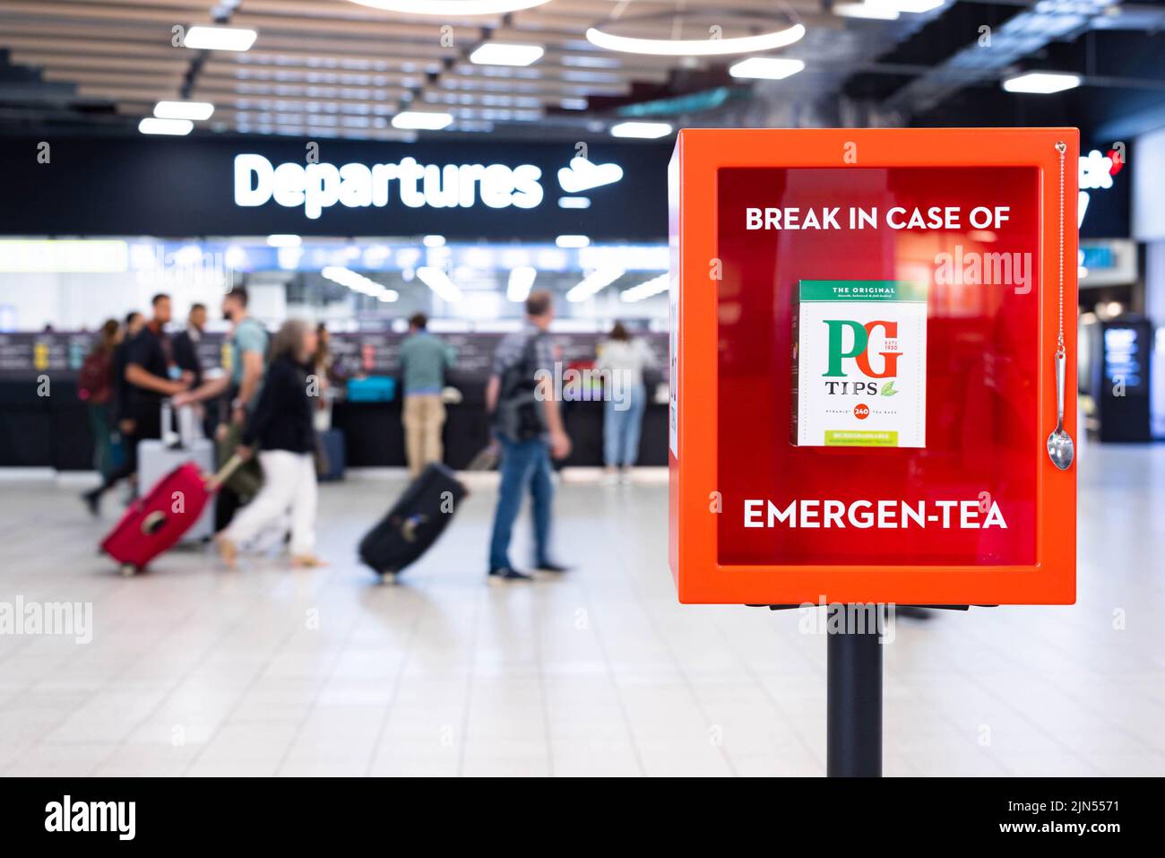 EDITORIAL USE ONLY A new 'Emergen-Tea' box on display at London Luton Airport, which has been launched by PG tips following research revealing 8 in 10 British people claim they can't get a 'proper cup of tea' while abroad. Issue date: Tuesday August 9, 2022. Stock Photo