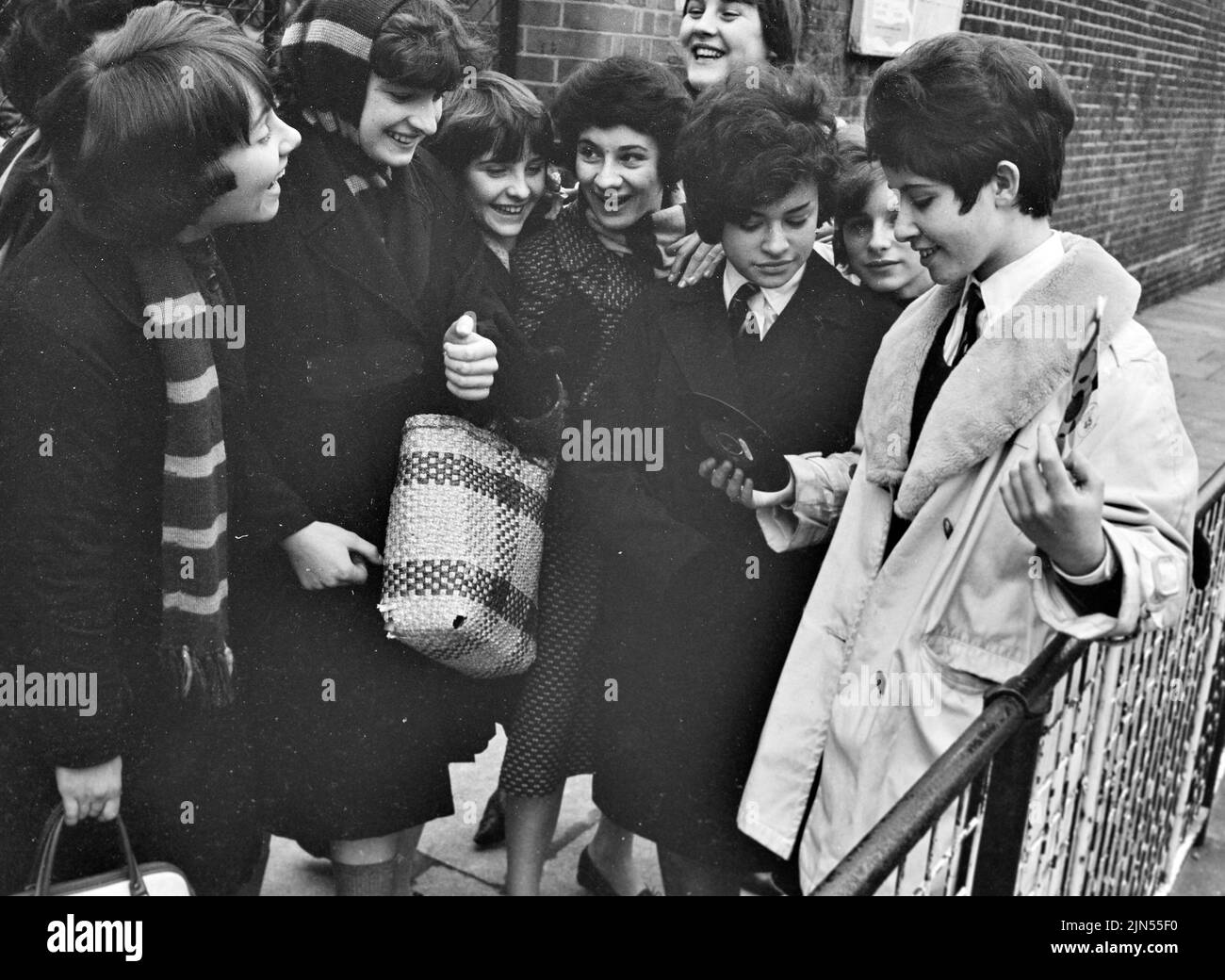HELEN SHAPIRO English pop singer signs autographs for her school friends in 1961 Stock Photo