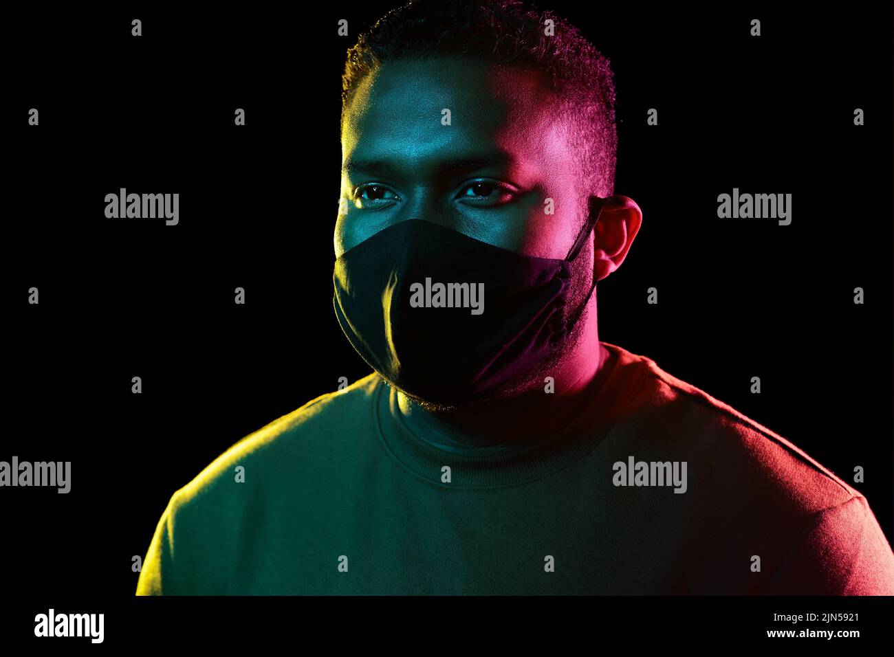 Man wearing hygienic mask black hi-res stock photography and images - Alamy