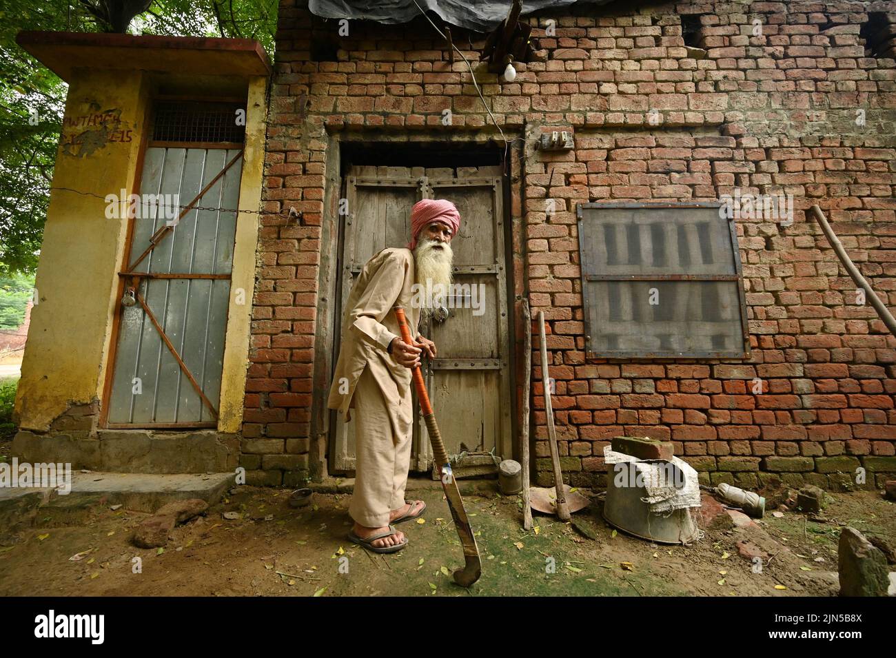Powt, India. 05th Aug, 2022. Pritam Khan in front of his house in the village of Powt in the Indian state of Punjab. Pritam was about nine years old when the British announced the partition of their former colonial empire British India into India and Pakistan in 1947. In the sectarian riots that followed the partition, Pritam lost his family, which fled to Pakistan. Today he is back in contact with his nephew Shahbaz. Credit: Himanshu Mahajan/dpa/Alamy Live News Stock Photo