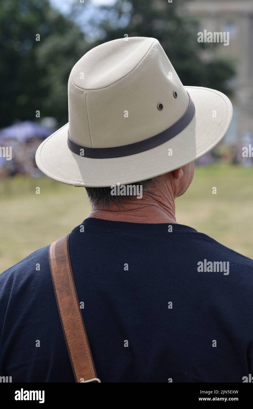 man wearing hat from behind Stock Photo