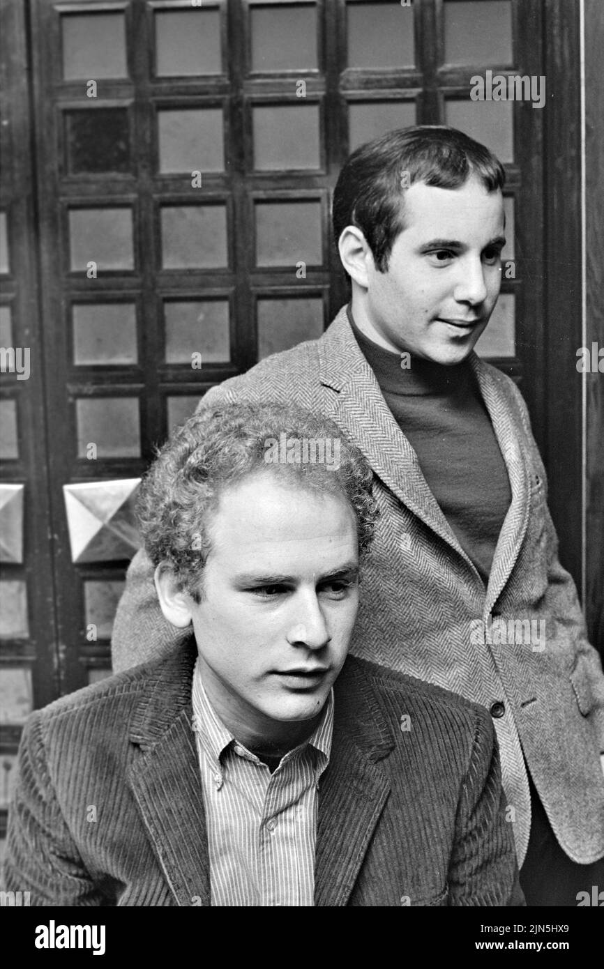 SIMON AND GARFUNKEL US vocal duo in 1967 with Paul Simon at right and Art Garfunkel . Photo: Tony Gale Stock Photo
