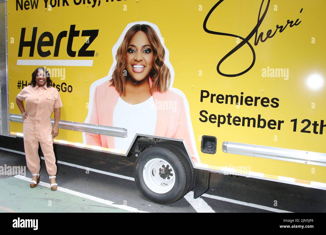 Sherri Shepherd drop off her Hertz Truck at Hertz Rental Center to talk