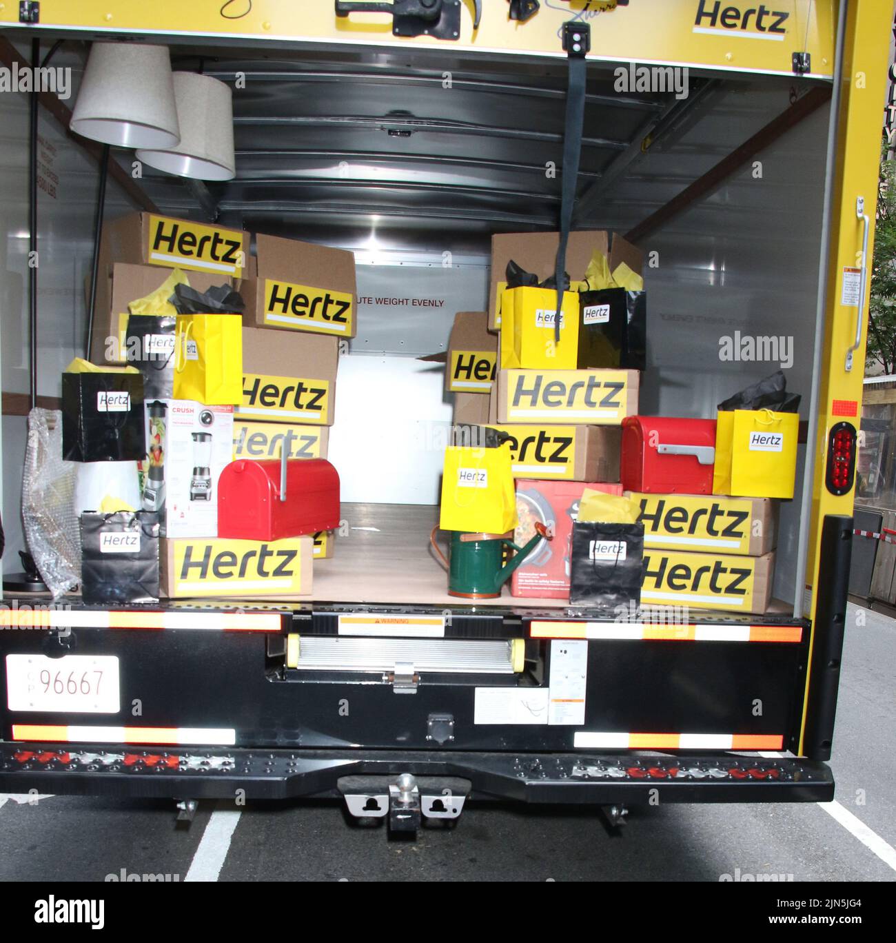 Sherri Shepherd drop off her Hertz Truck at Hertz Rental Center to talk about her move from LA