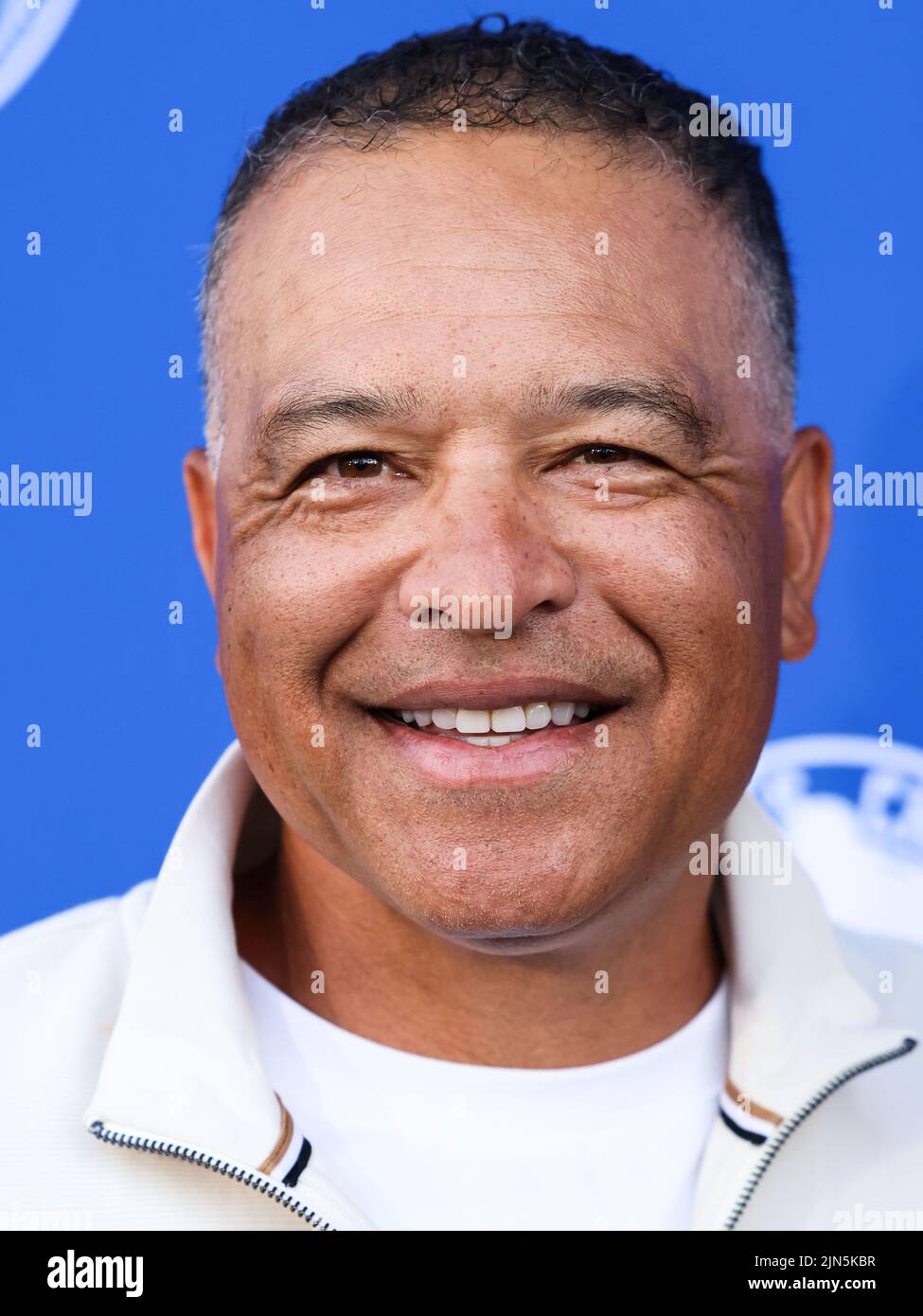 Los Angeles, United States. 08th Aug, 2022. ELYSIAN PARK, LOS ANGELES, CALIFORNIA, USA - AUGUST 08: American professional baseball manager and former outfielder who is the manager of the Los Angeles Dodgers of Major League Baseball Dave Roberts (Doc) arrives at Kershaw's Challenge Ping Pong 4 Purpose 2022 held at Dodger Stadium on August 8, 2022 in Elysian Park, Los Angeles, California, United States. (Photo by Xavier Collin/Image Press Agency) Credit: Image Press Agency/Alamy Live News Stock Photo