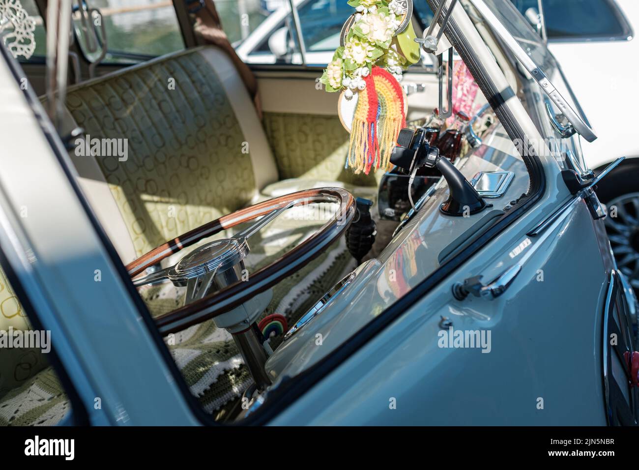 Beautiful Splitscreen VW Camper Stock Photo - Alamy