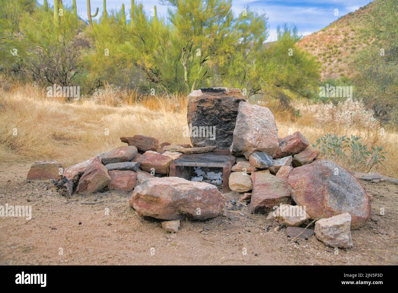 ground-stove-grill-with-large-rocks-at-sabino-canyon-state-park-in