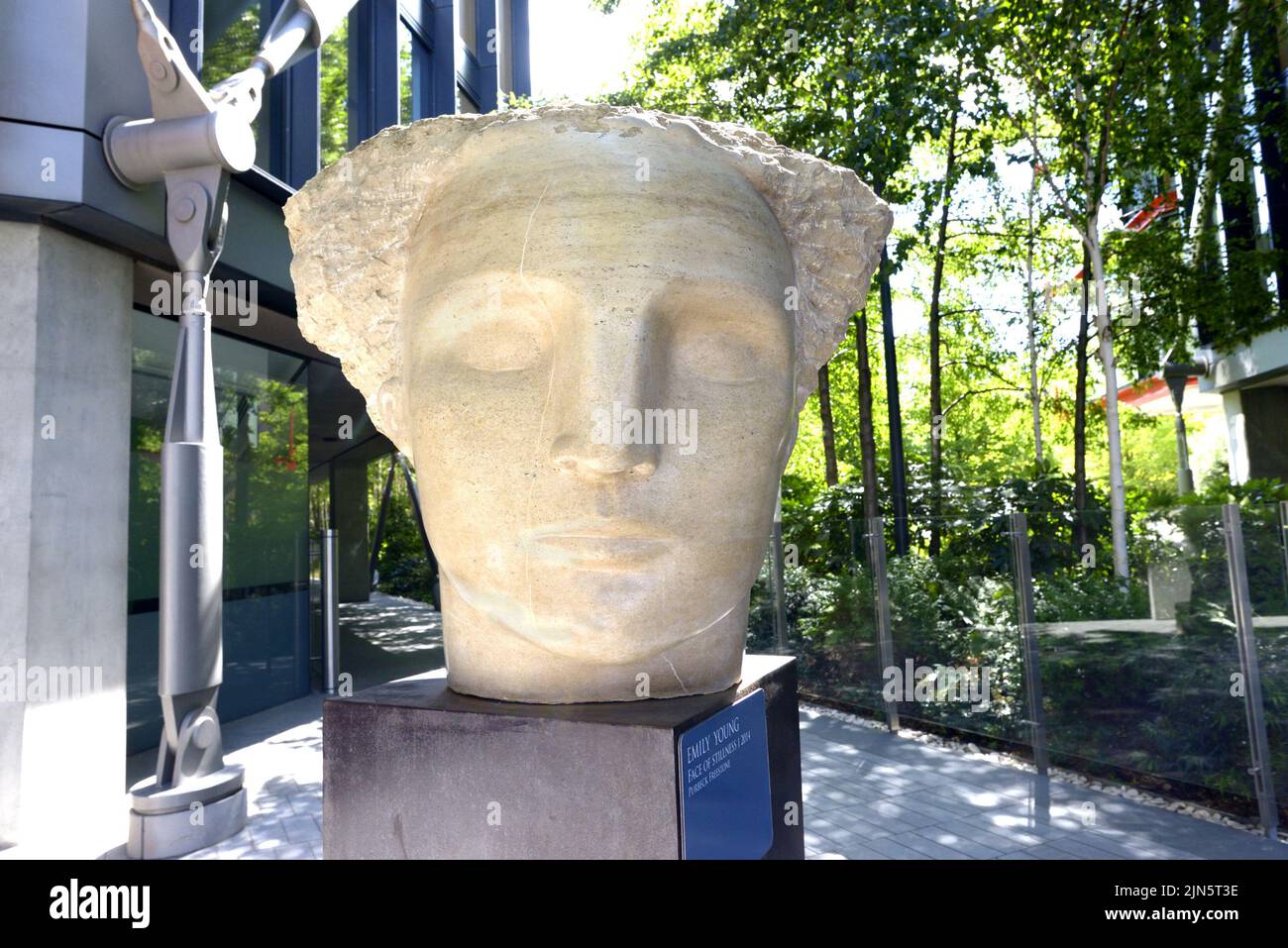 London, England, UK. 'Face of Stillness' by Emily Young (2014) Holland Street Stock Photo
