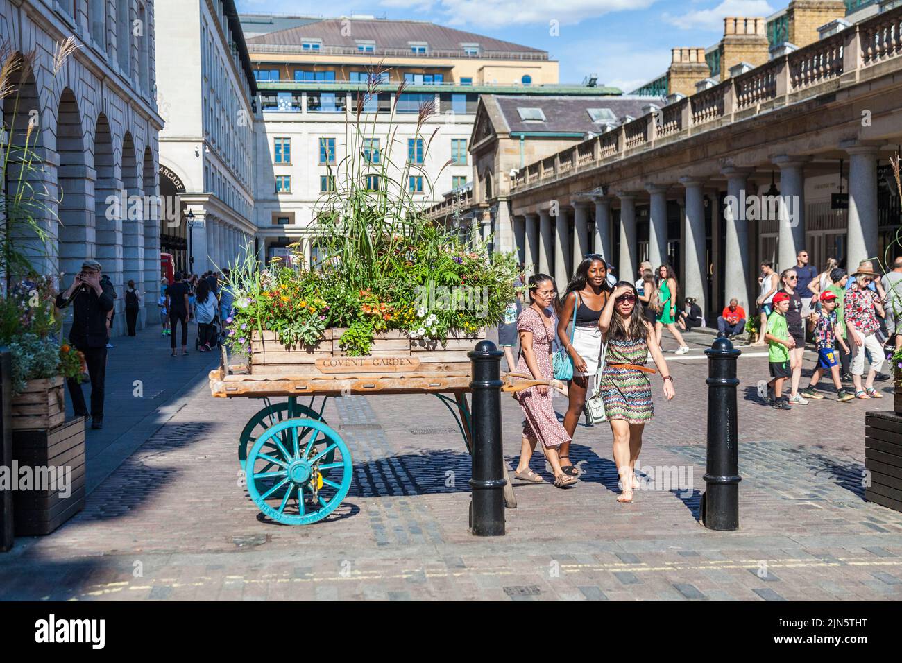 A busy street scene in Covent Garden,London,England,UK Stock Photo