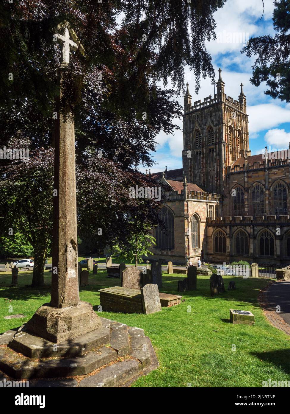 Standing cross in the churchyard at Great Malvern Priory Great Malvern Worcestershire England Stock Photo