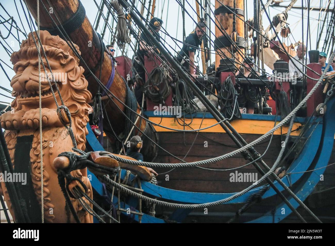 London UK 9 August 2022 Cleaning the  figurehead in the prows of the sailing ship. Open to the public to visit until the 12 August . Paul Quezada-Neiman/Alamy Live News Stock Photo