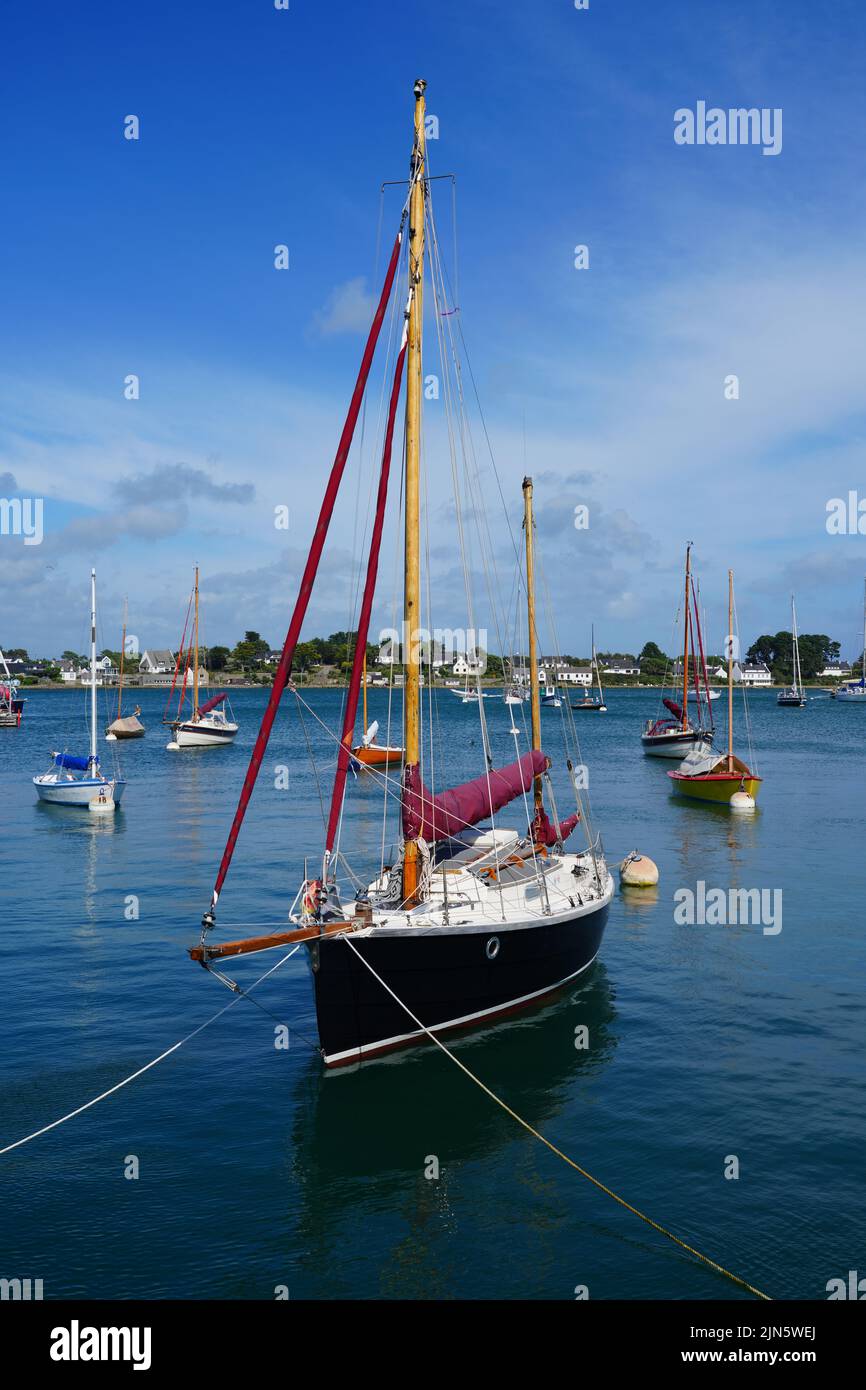 LA-TRINITE-SUR-MER, FRANCE -7 AUG 2021- View of boats in the harbor of La Trinite sur Mer, a pleasure boats harbor on the Bay of Quiberon in Morbihan, Stock Photo