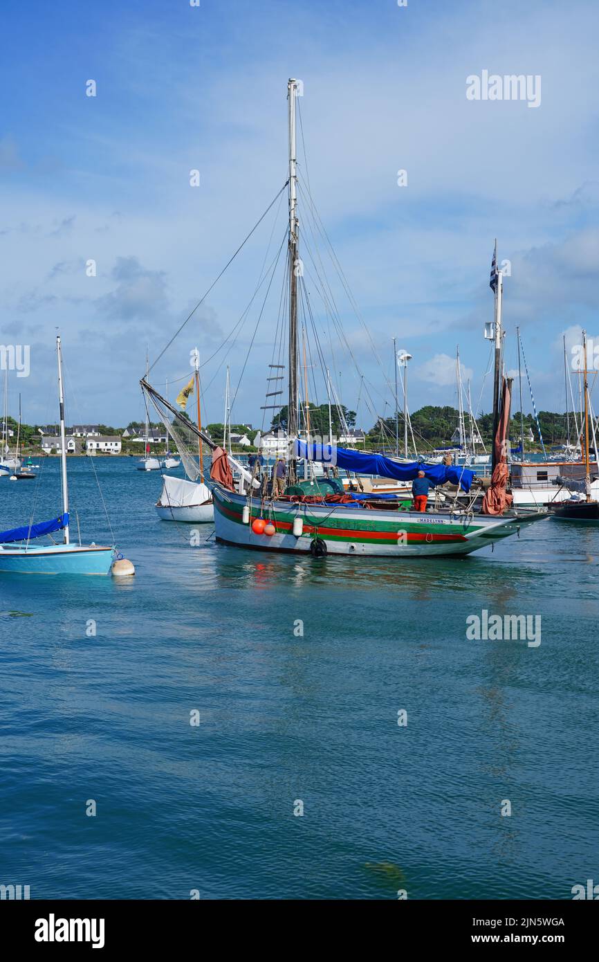 LA-TRINITE-SUR-MER, FRANCE -7 AUG 2021- View of boats in the harbor of La Trinite sur Mer, a pleasure boats harbor on the Bay of Quiberon in Morbihan, Stock Photo