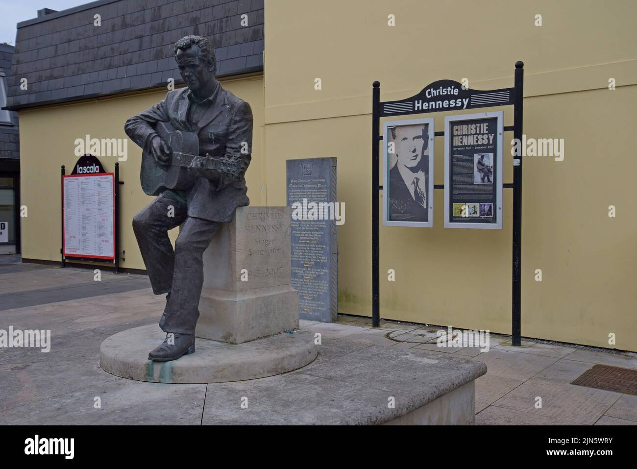 Memorial statue to Christie Hennessy, the Irish folk signer songwriter in Abbey Street, Tralee, County Kerry, Ireland. July 2022 Stock Photo