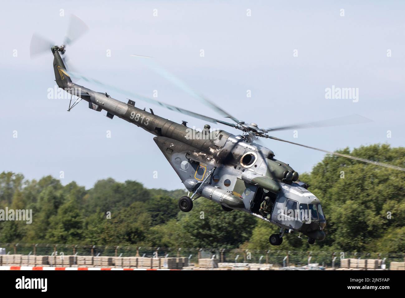 Mil mi hip helicopter hi-res stock photography and images - Alamy