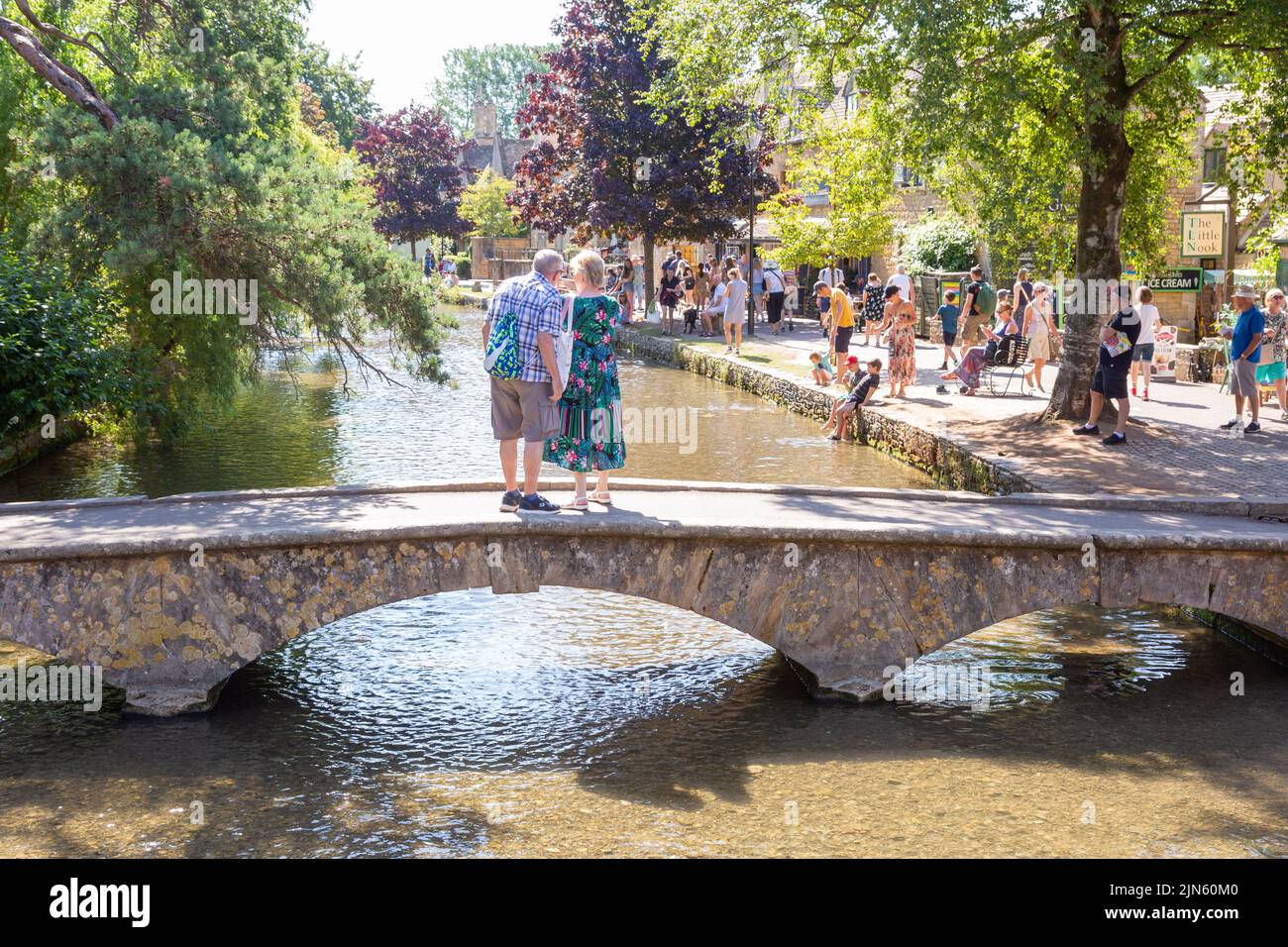 Bourton on the Water, Glocs, UK. 9th Aug, 2022. People are out and about enjoying the sun by the River Windrush in Bourton on the Water, Glocestershire, as temperatures are set to rise this coming week. Credit: Peter Lopeman/Alamy Live News Stock Photo