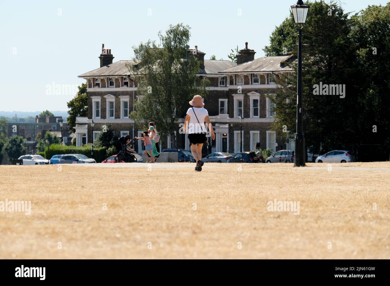 Blackheath, London, UK.  9th Aug 2022. UK drought warnings:: parched grass on Blackheath. Credit: Matthew Chattle/Alamy Live News Stock Photo