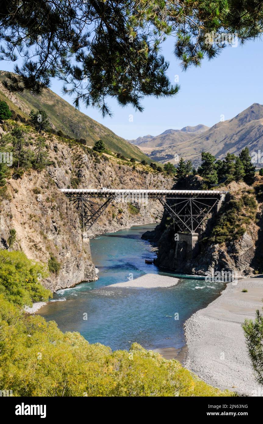 The Waiau Ferry Bridge over the Waiau River near Hanmer village, a Hamner Springs & Spa resort in the Canterbury plains on South Island in New Zealand Stock Photo