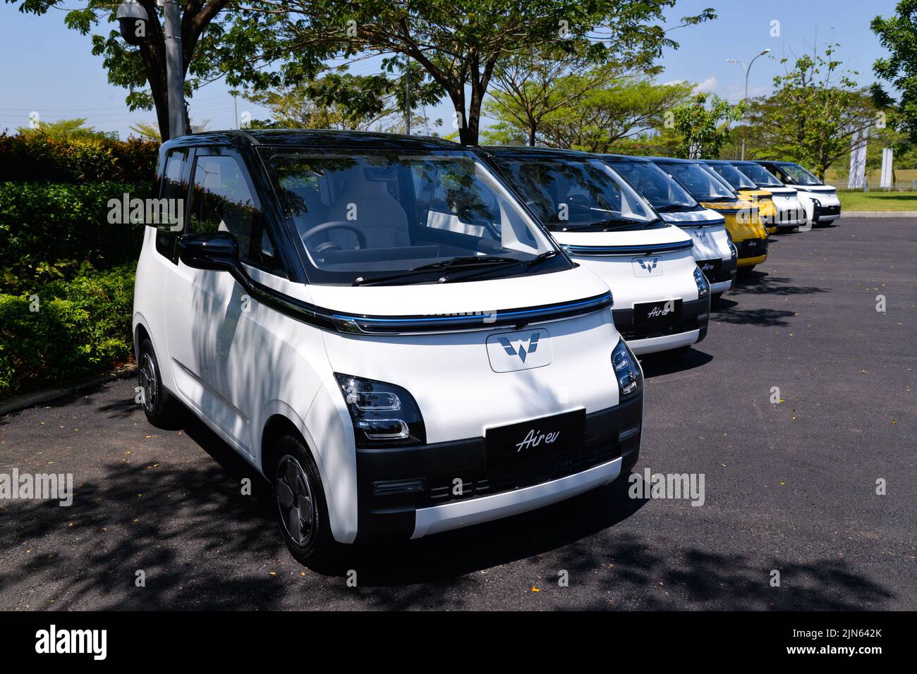 BEKASI, Aug. 9, 2022 (Xinhua) -- Photo taken on Aug. 8, 2022 shows ...