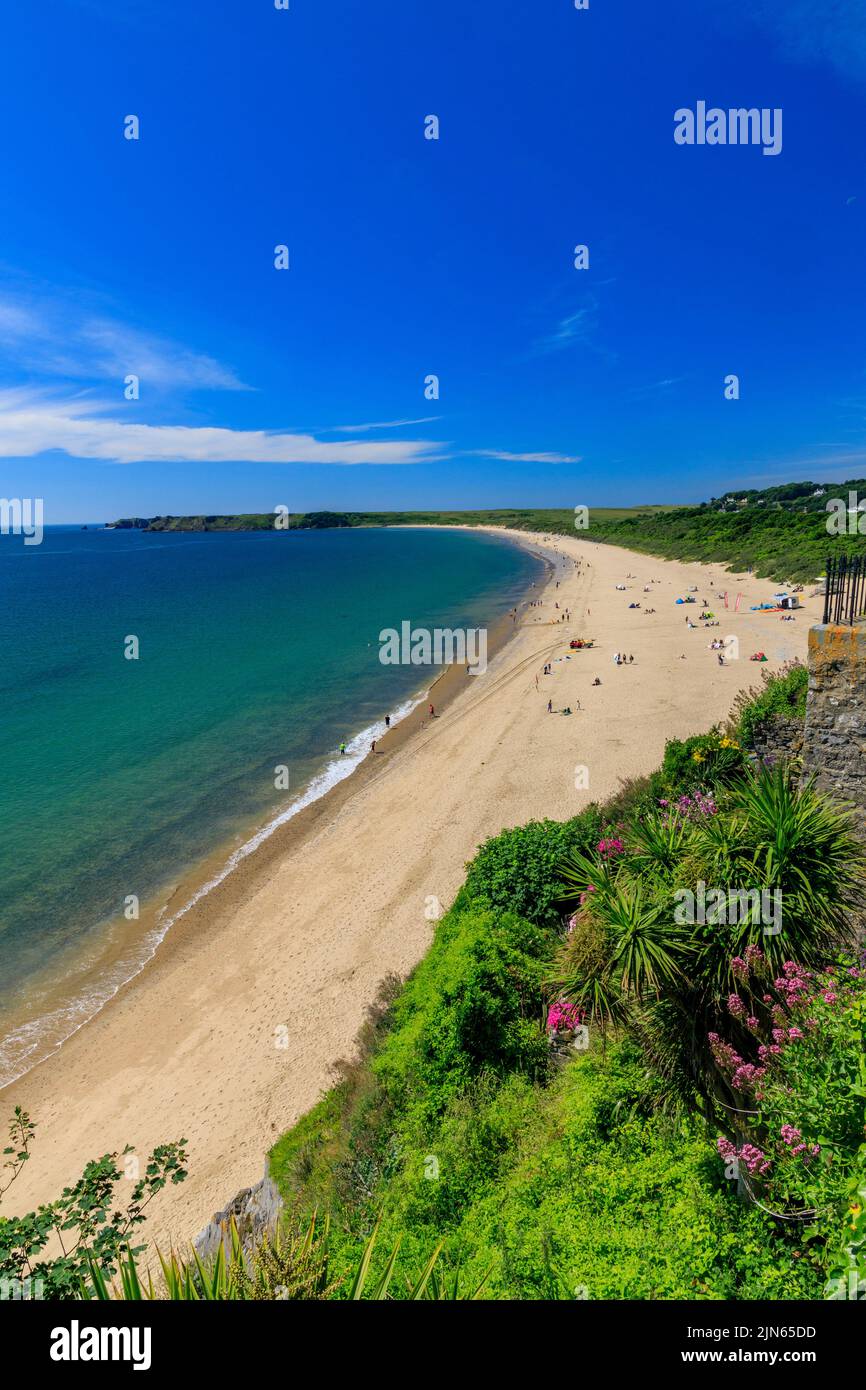 Looking west along the extensive South Beach towards Lydstep Point in Tenby, Pembrokeshire, Wales, UK Stock Photo