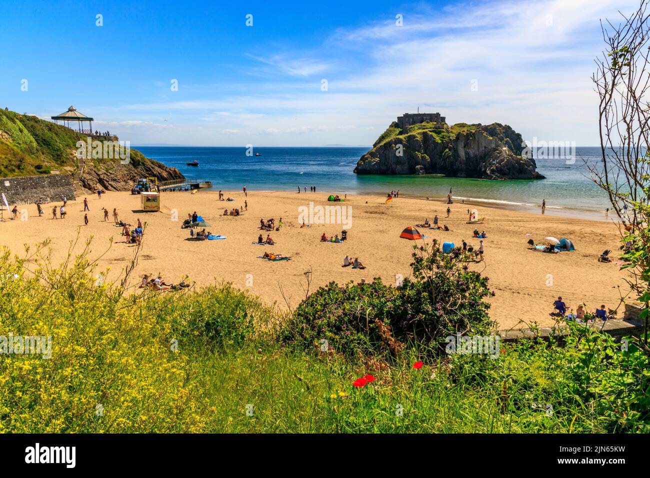 St Catherine's Island and fort and the sheltered Castle Beach in Tenby, Pembrokeshire, Wales, UK Stock Photo