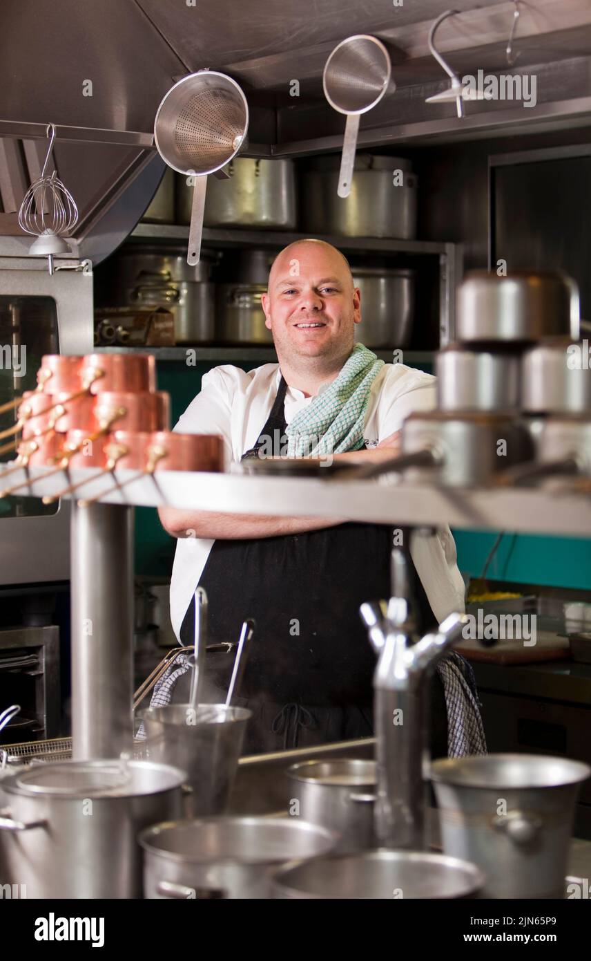 tom kerridge uk pub with 2 michelin stars